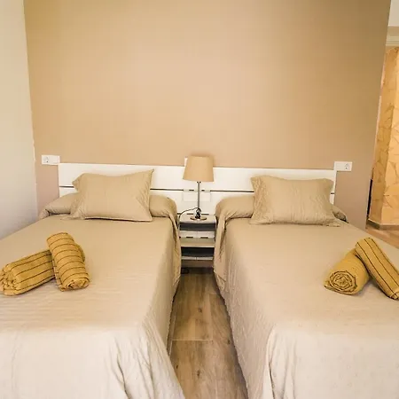 Casa Loma Con Terreno Privado Y Parking Compartido - A 800m De Playa Poniente Holiday home